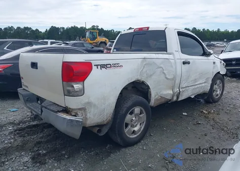 2008 Toyota Tundra Base 5.7L V8 z USA, uszkodzony, nr VIN 5TFJV52108X002911